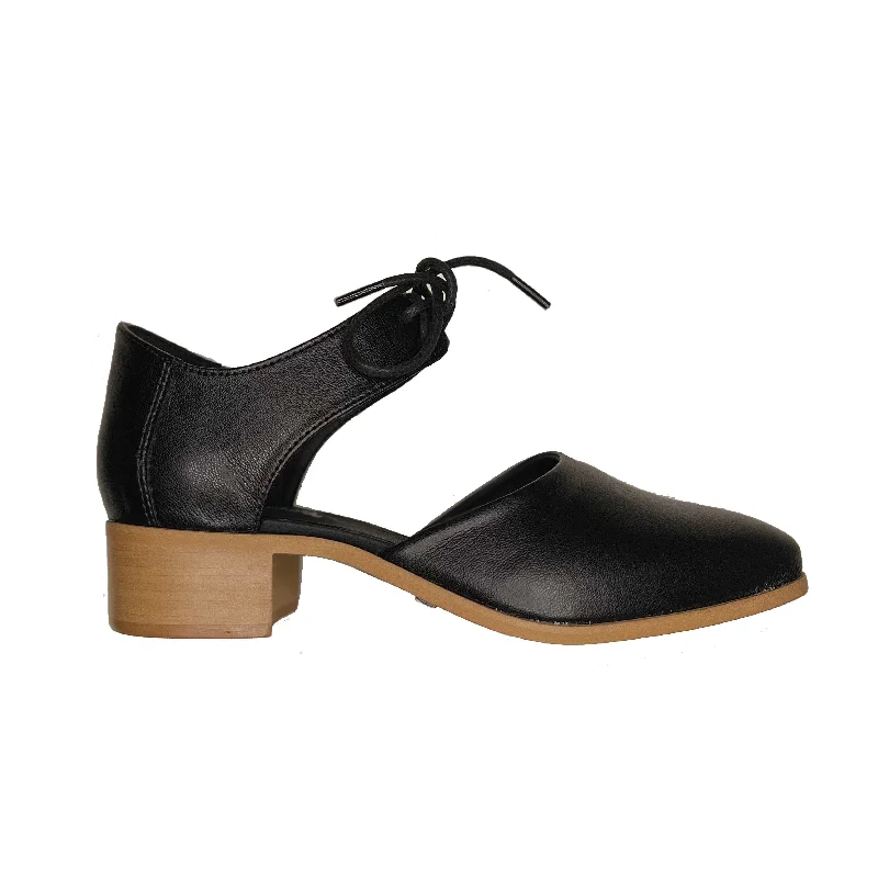 Women's lace - trimmed stiletto heel pumps with a scalloped edge'Shona' corn-leather 🌽 low heel by Zette Shoes - black