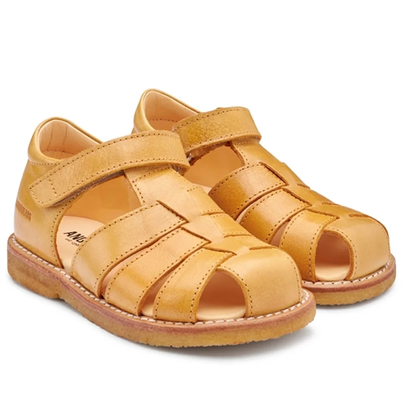 Anti - Slip Women's Sandals with a Grooved Sole in Green for Outdoor AdventuresAngulus Sandal W. Velcro Camel Anti - Slip Women's Sandals with a Grooved Sole in Green for Outdoor AdventuresAngulus Sandal W. Velcro Camel