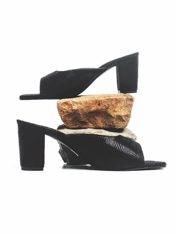 Women's Sandals with a Floral - Printed Upper in Pink for a Feminine Spring LookWomen Black Printed Embellished Block Sandals Women's Sandals with a Floral - Printed Upper in Pink for a Feminine Spring LookWomen Black Printed Embellished Block Sandals